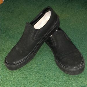 Black Vans Slip Ons— 7.5